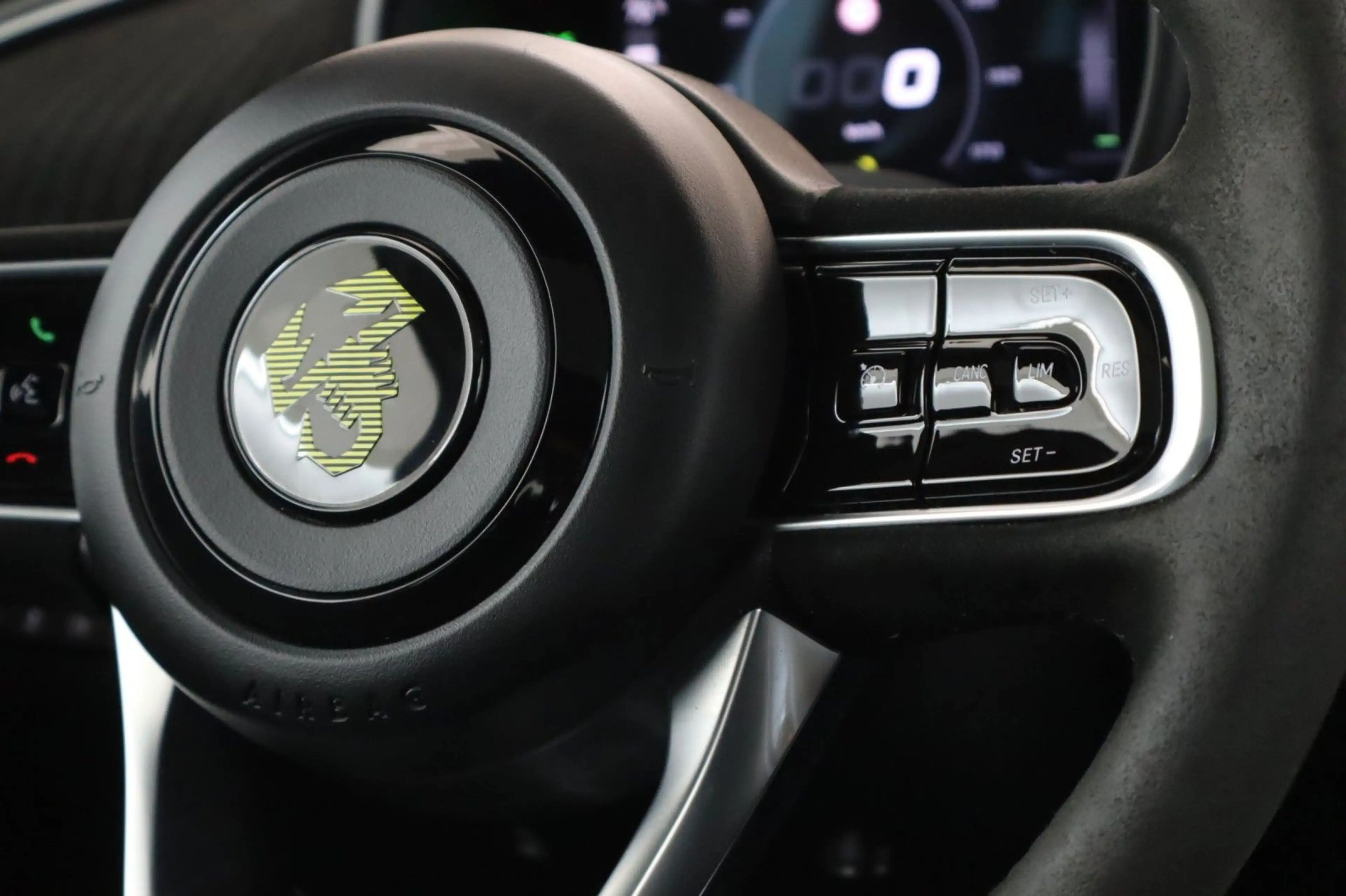 Abarth 500e Scorpionissima Pano+LED+Kamera+Navi — photo 14