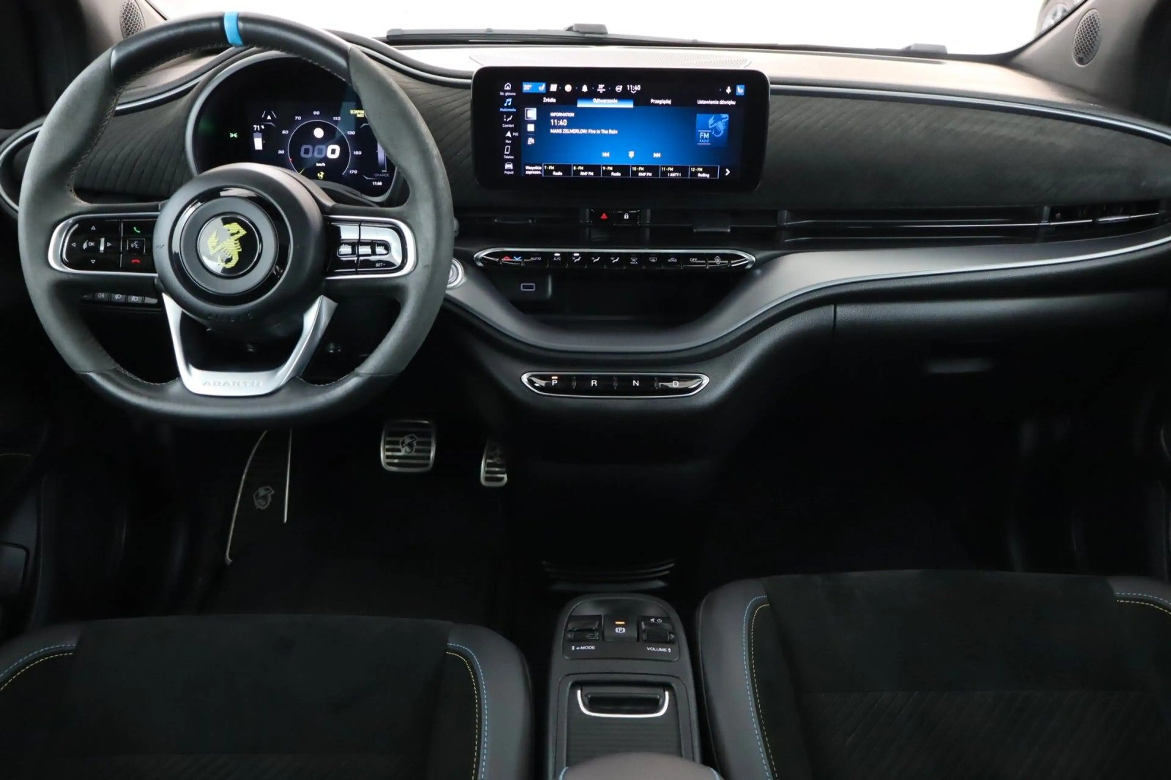 Abarth 500e Scorpionissima Pano+LED+Kamera+Navi — photo 9