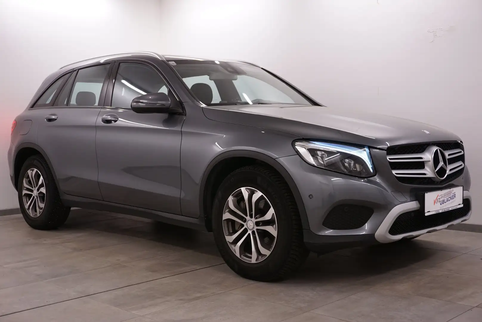 Mercedes-Benz GLC 220 d 4Matic // Panoramad. // Anhängerk. // Gris - 1