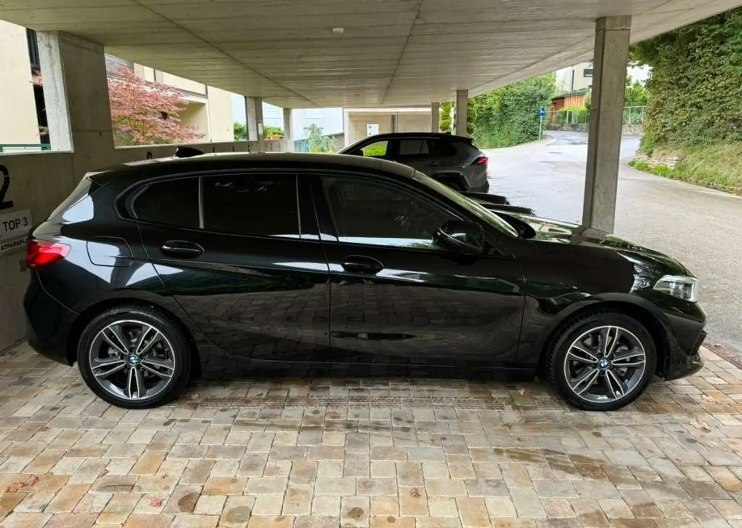 BMW 116 d Sportline 8fach Alu LED Shadowline 17" Schwarz - 2