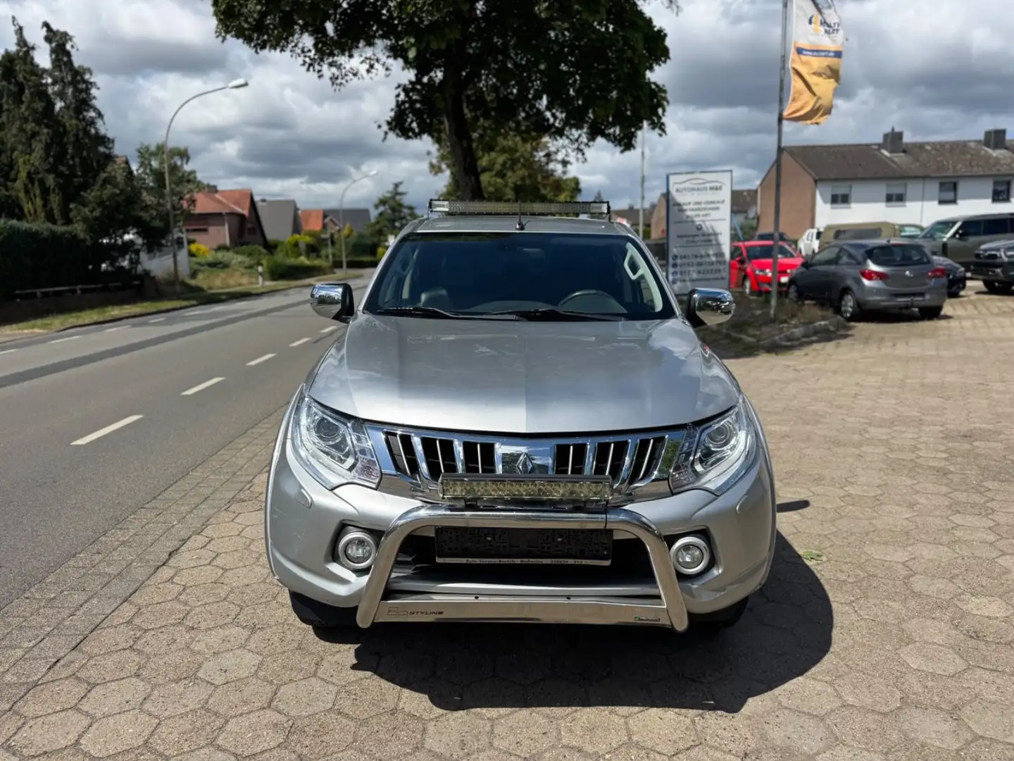 Mitsubishi L200 Top DoubleCab 4WD 133KW Manuell*Leder+Hardt Silver - 2