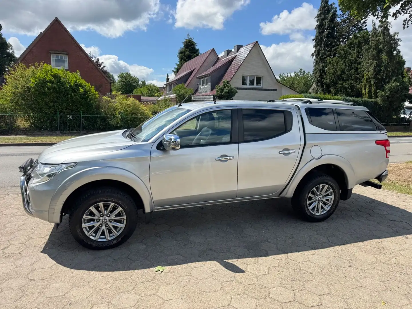 Mitsubishi L200 Top DoubleCab 4WD 133KW Manuell*Leder+Hardt Silver - 1