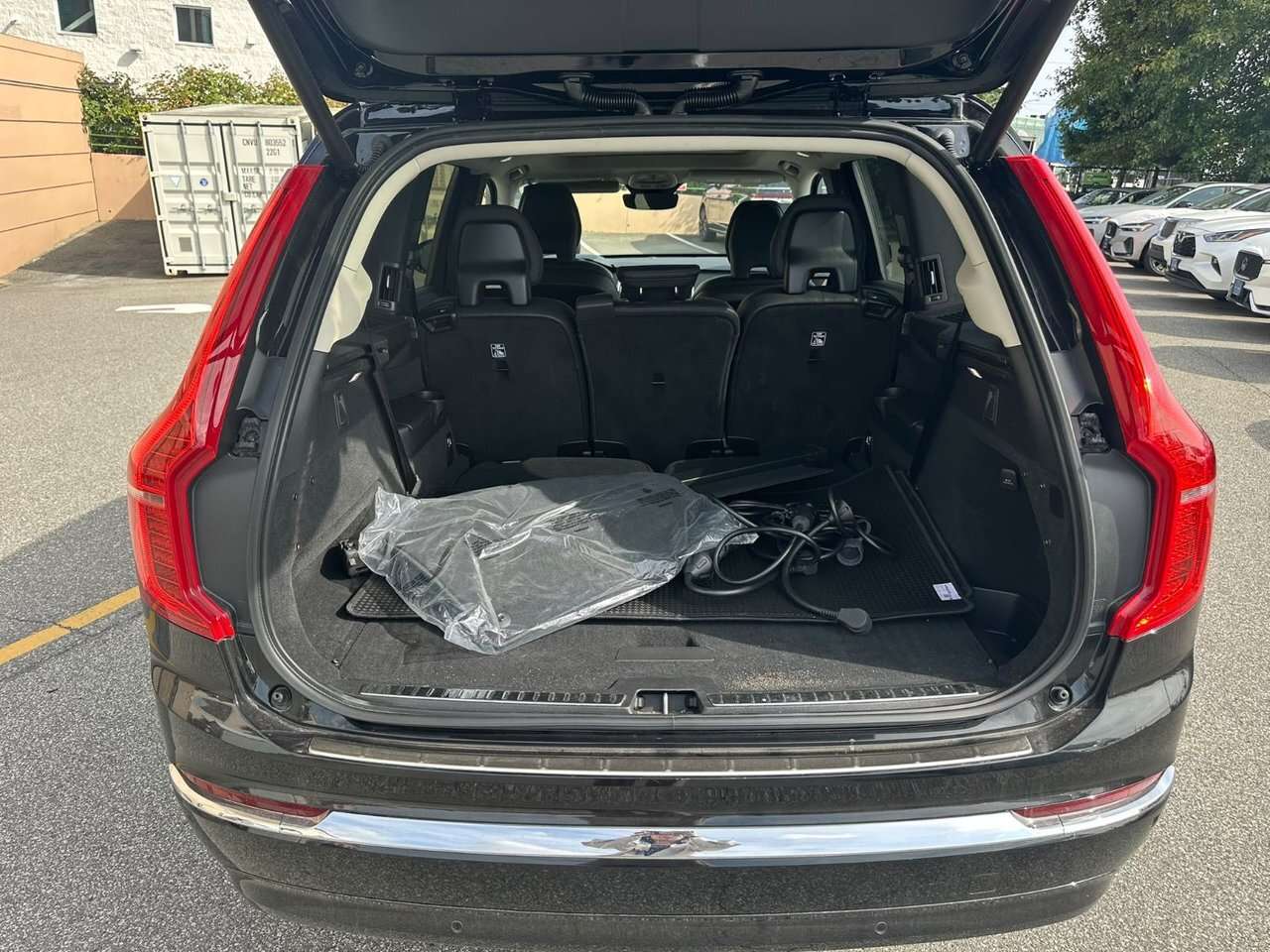 2024 Volvo XC90 Core Bright Theme PHEV | CarPlay / Android Auto | — снимка 2