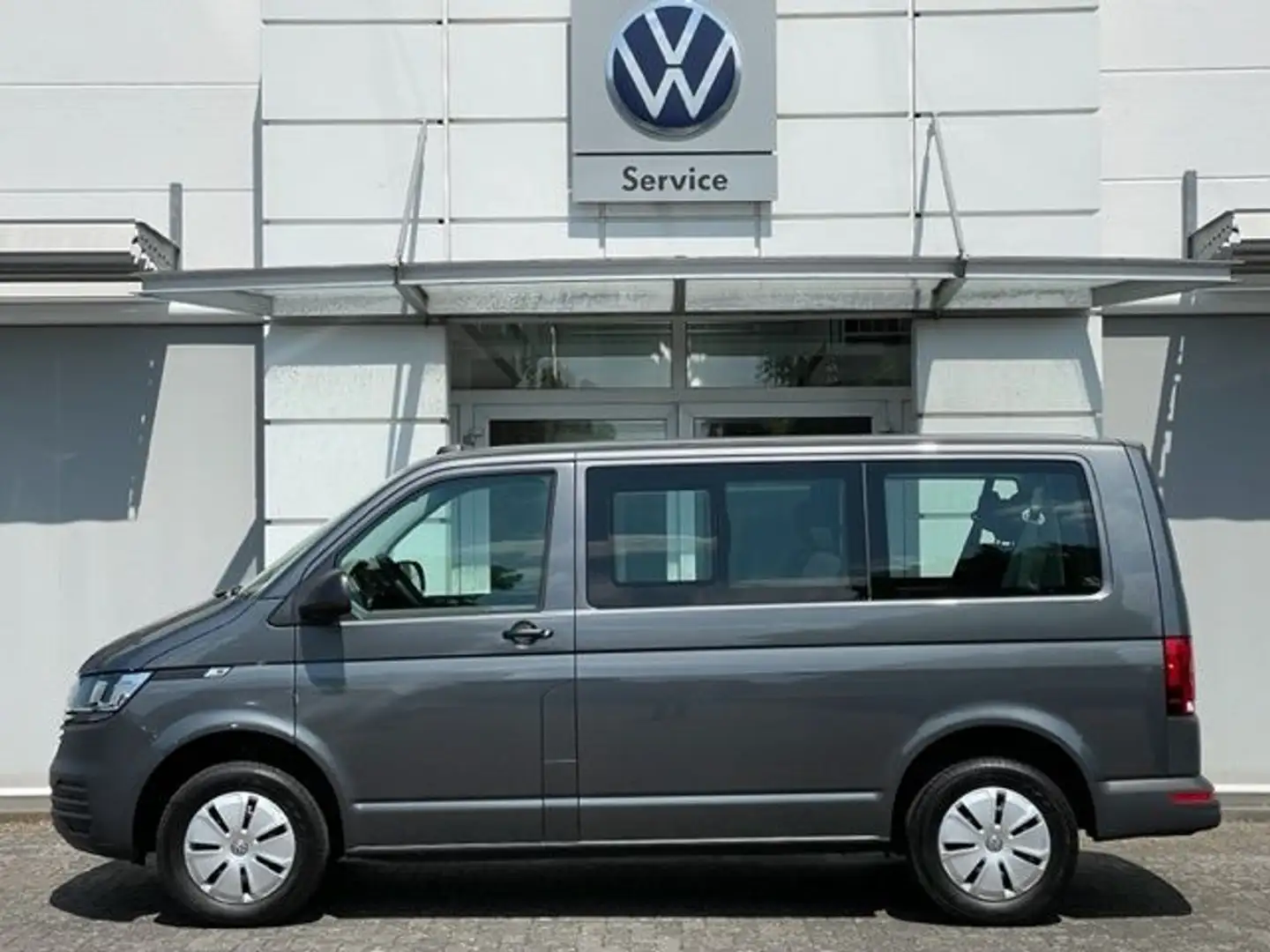 Volkswagen T6.1 Kombi 2.0 TDI KR DSG Klima/APC/GRA/DAB+ Grau - 2