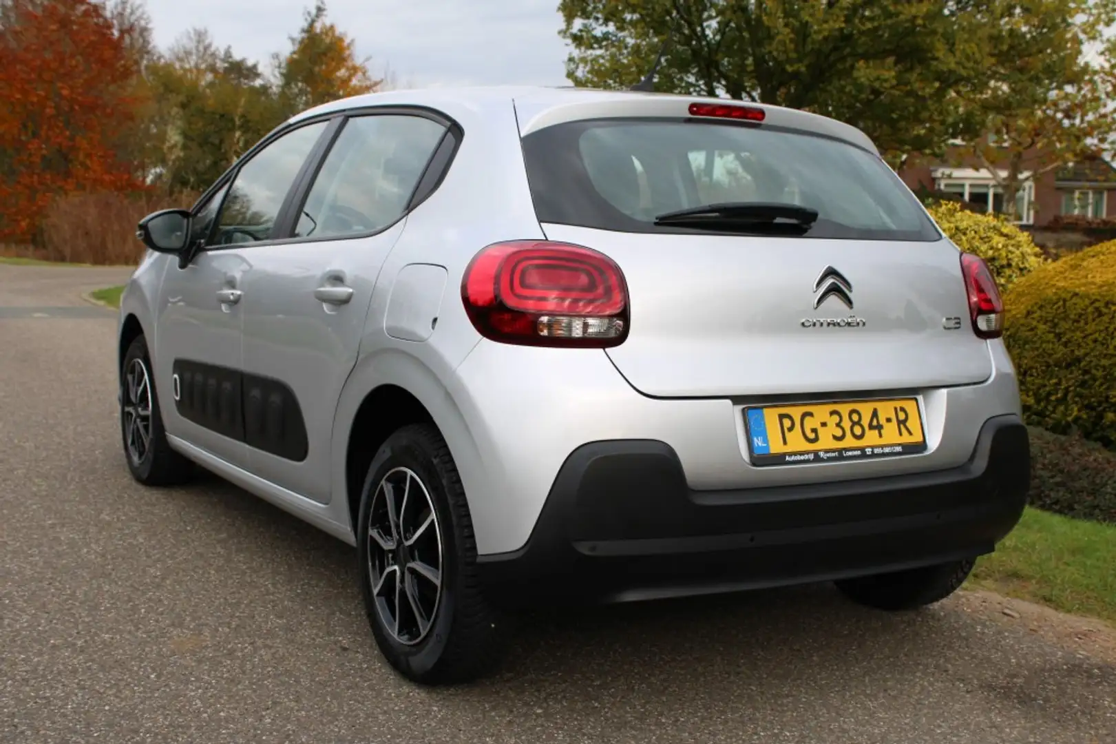 Citroen C3 1.2 82pk Feel 5-drs ECC/Cruise/Navi/PDC/CarPlay Grijs - 2
