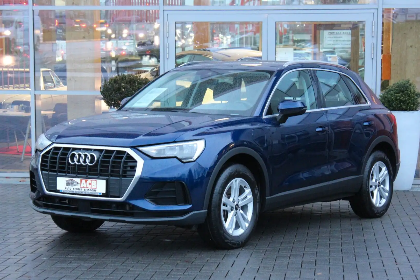 Audi Q3 45 TFSI e S-Tronic ACC LED Navi AHK AVC RFK Blau - 2