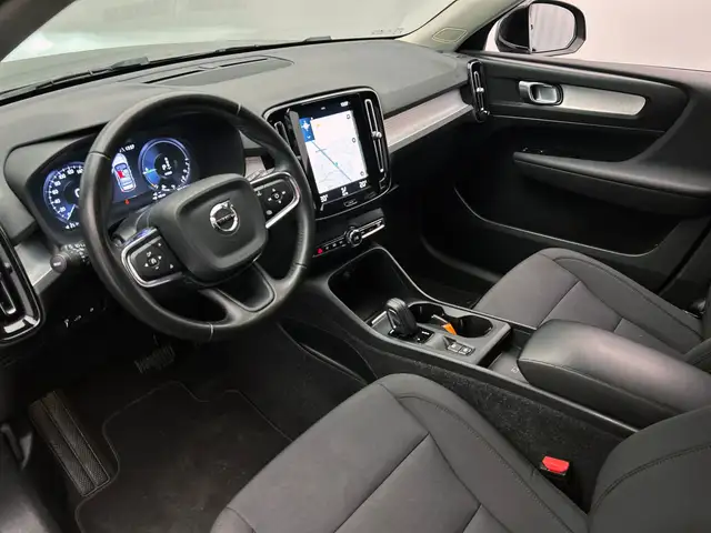 Volvo XC40 view 18