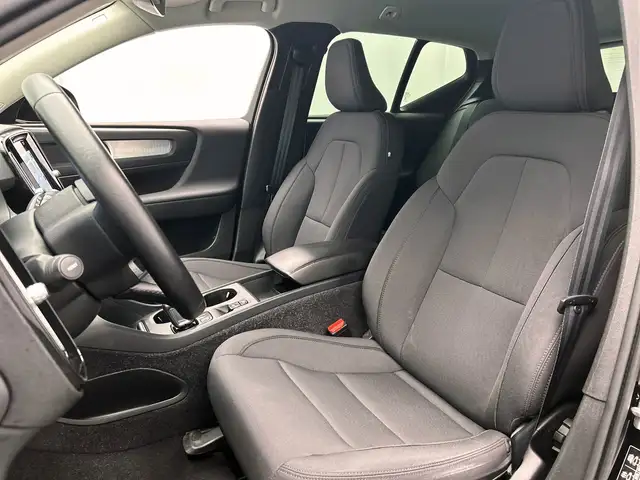 Volvo XC40 view 13