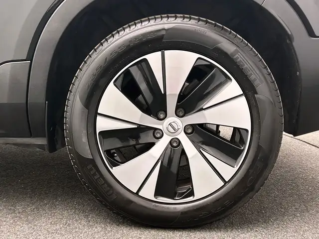 Volvo XC40 view 11
