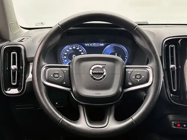 Volvo XC40 view 16