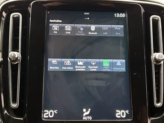 Volvo XC40 view 21