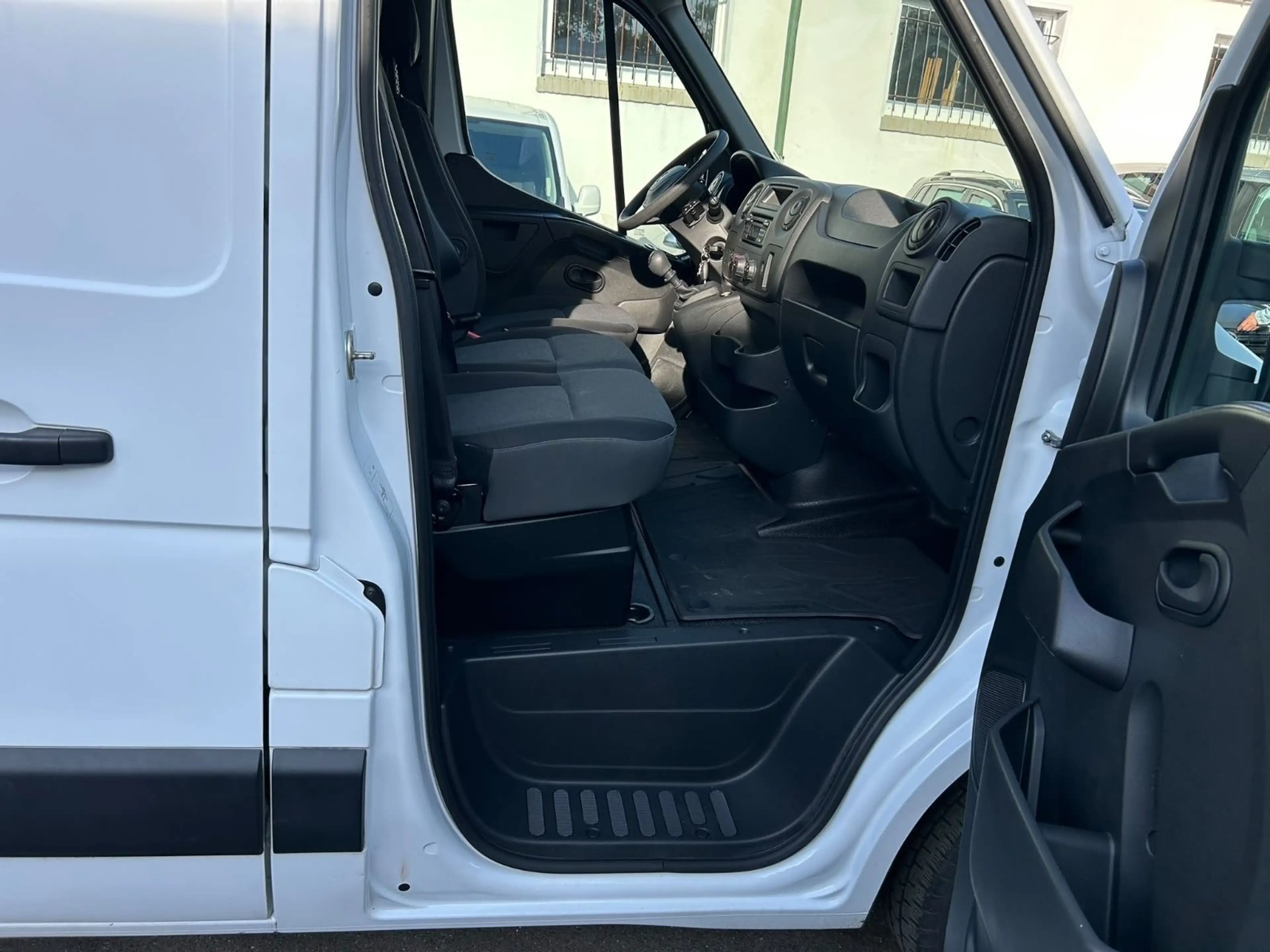 Renault Master III Kasten L2H2 HKa 3,5t — photo 8