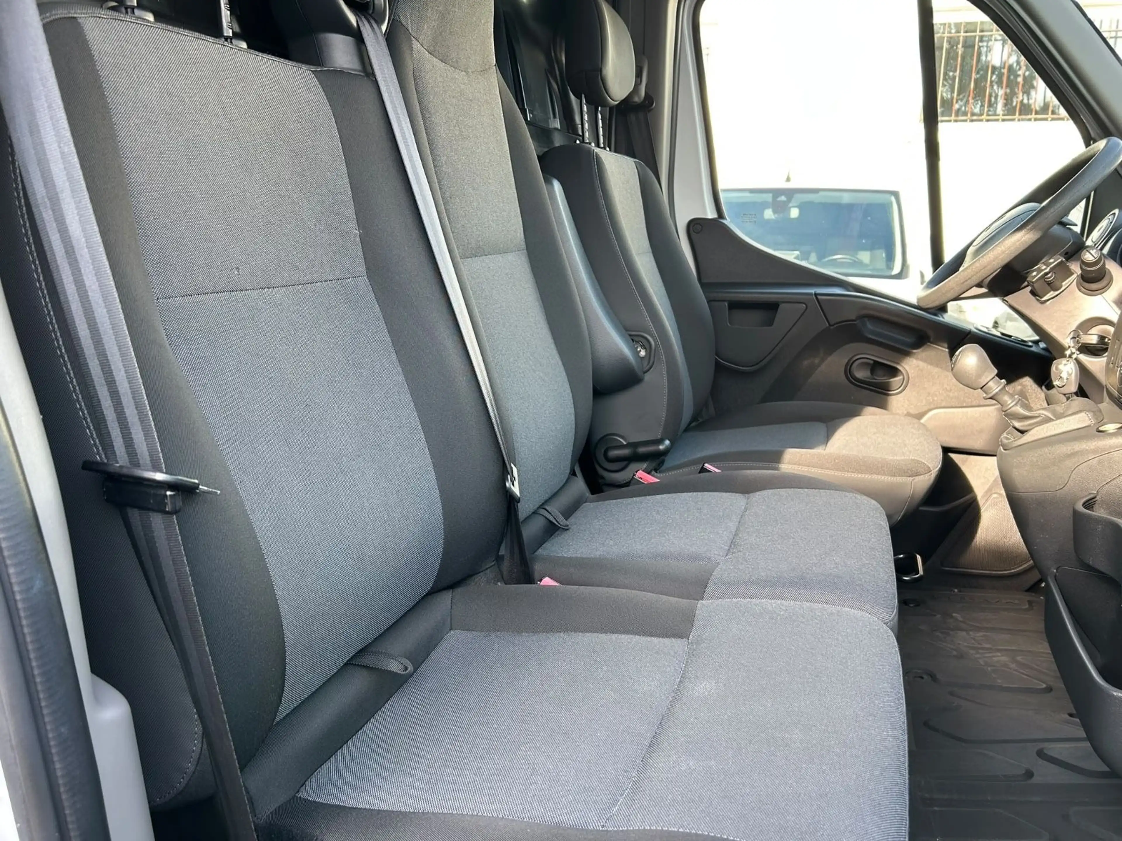 Renault Master III Kasten L2H2 HKa 3,5t — photo 10
