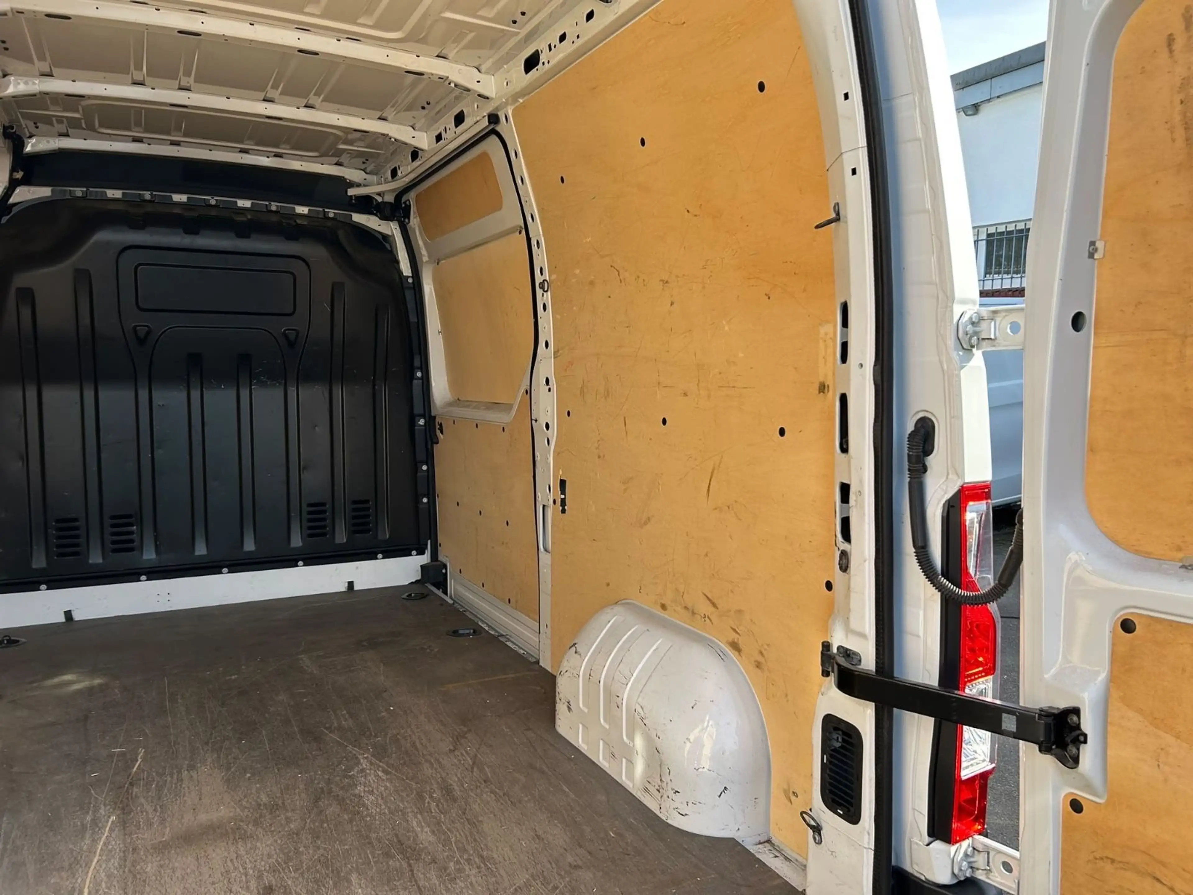 Renault Master III Kasten L2H2 HKa 3,5t — photo 14