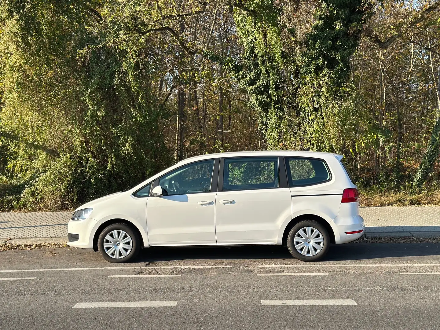 Volkswagen Sharan 1,4 TSI DSG Trendline Weiß - 2