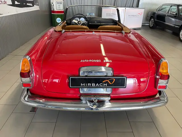 Alfa Romeo Spider view 7