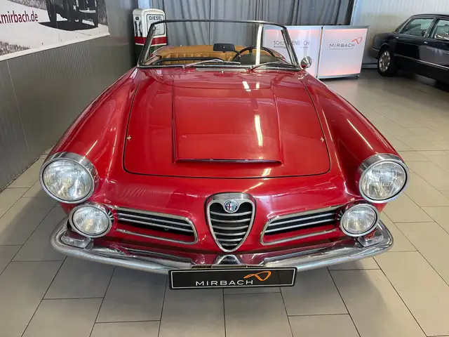 Alfa Romeo Spider view 3