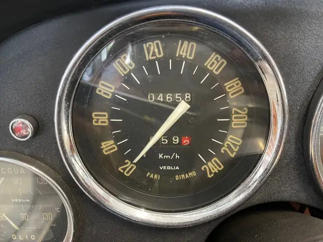 Alfa Romeo Spider view 10