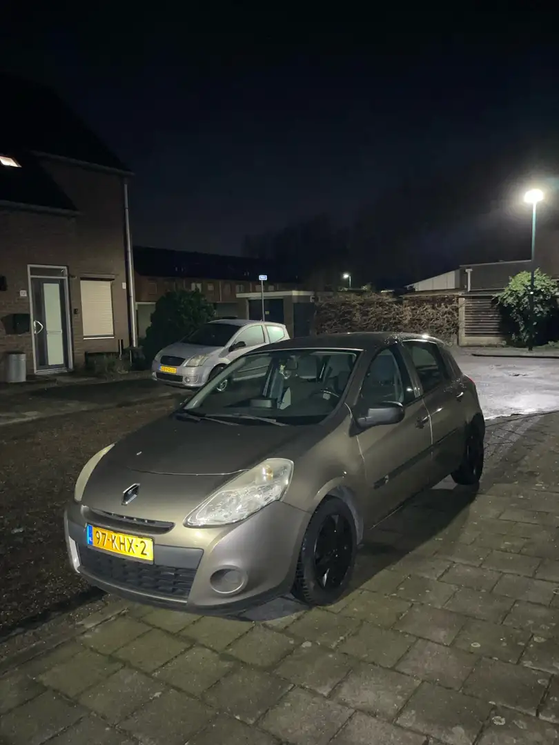 Renault Clio 1.2 Special Line Beżowy - 1