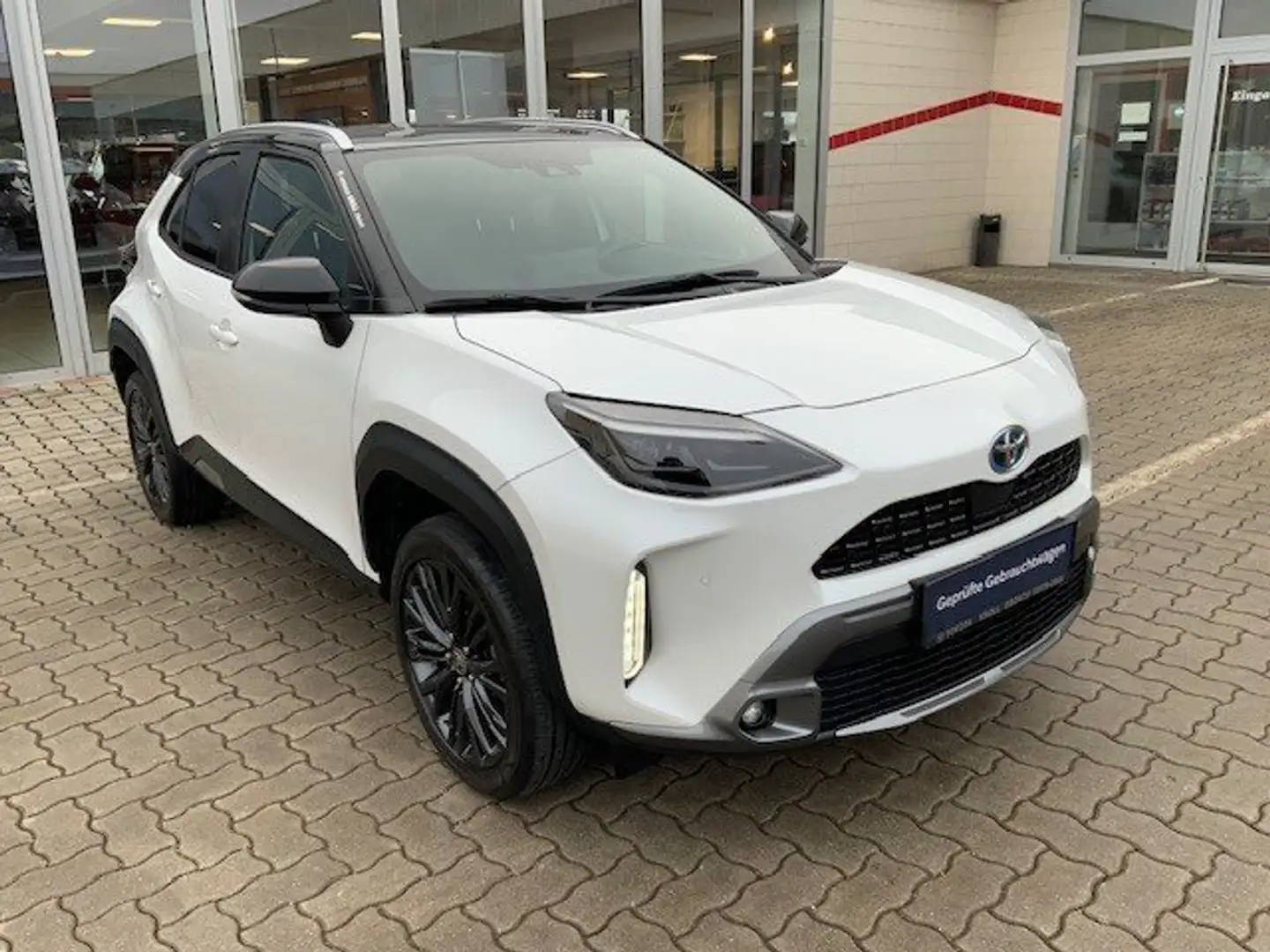 Toyota Yaris Cross 1,5 Hybrid AWD-i Elegant Weiß - 1