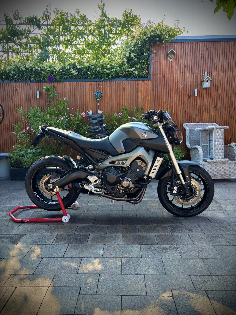 Yamaha MT-09 - 2