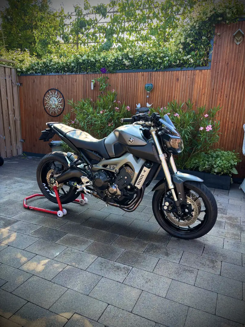 Yamaha MT-09 - 1