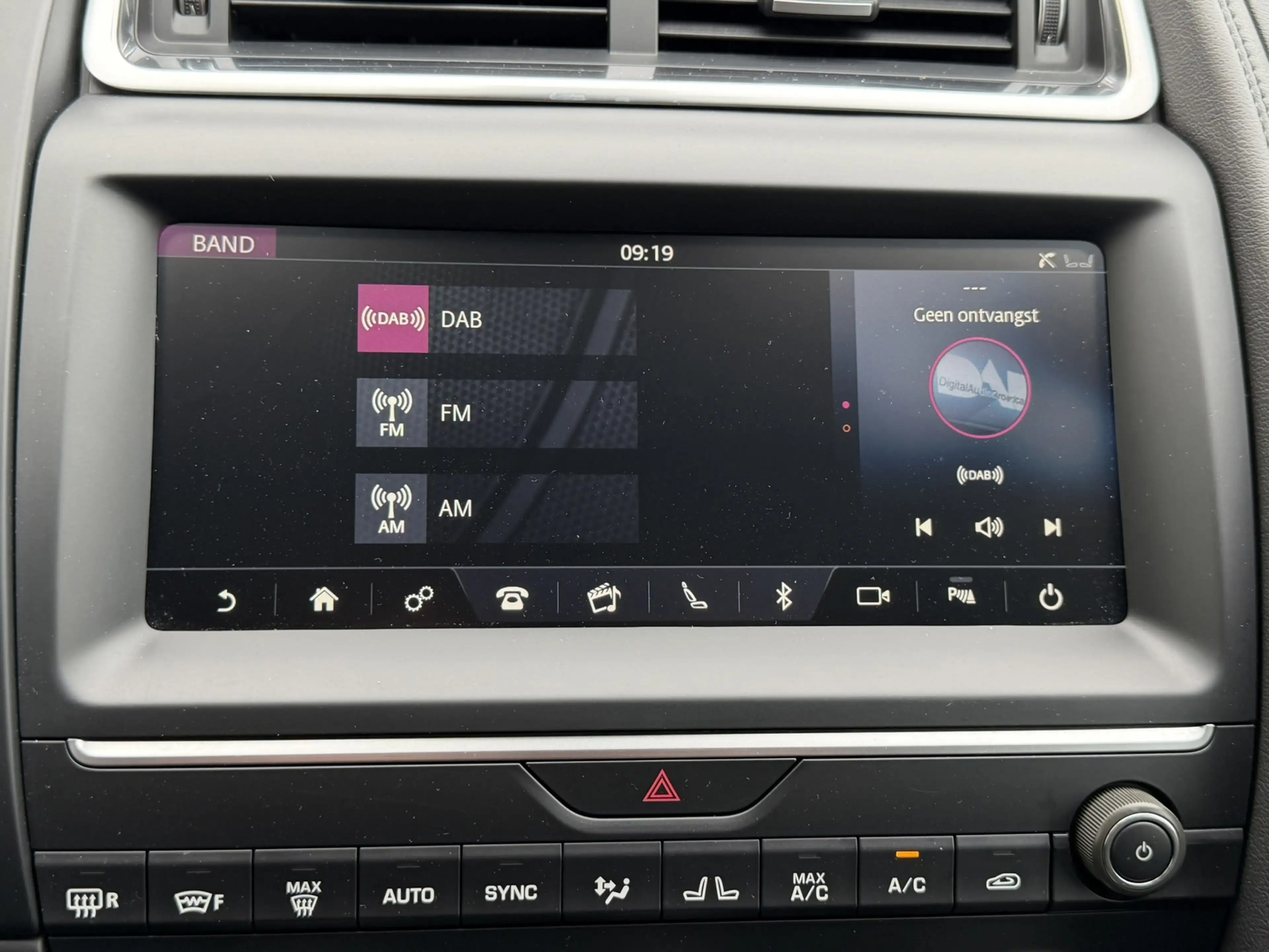 Jaguar E-Pace 2.0 P200 AWD R-Dyn Automaat Cruise Stoel/Stuur Ver — photo 7