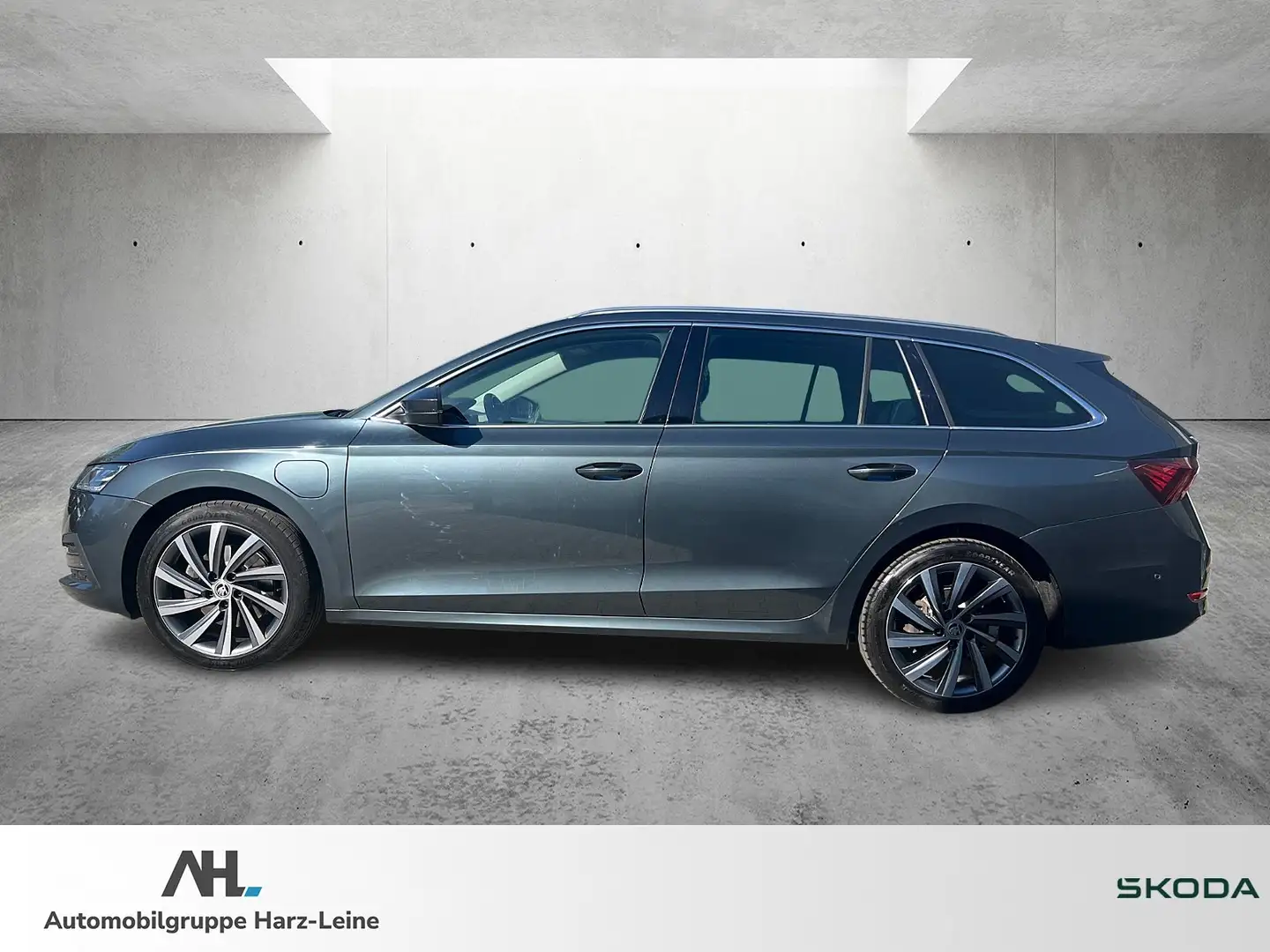 Skoda Octavia Combi 1.4 TSI iV Style DSG LED Navi ACC RFK HuD Grijs - 2