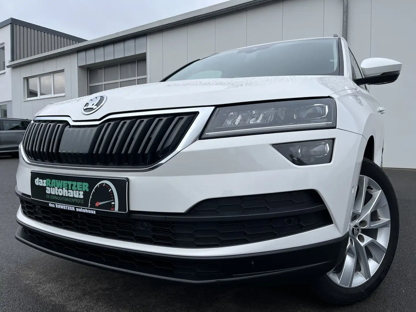 Skoda Karoq 1.5 TSI DSG Style 125€ m. 20% Anzahlung AHK Navi White - 1