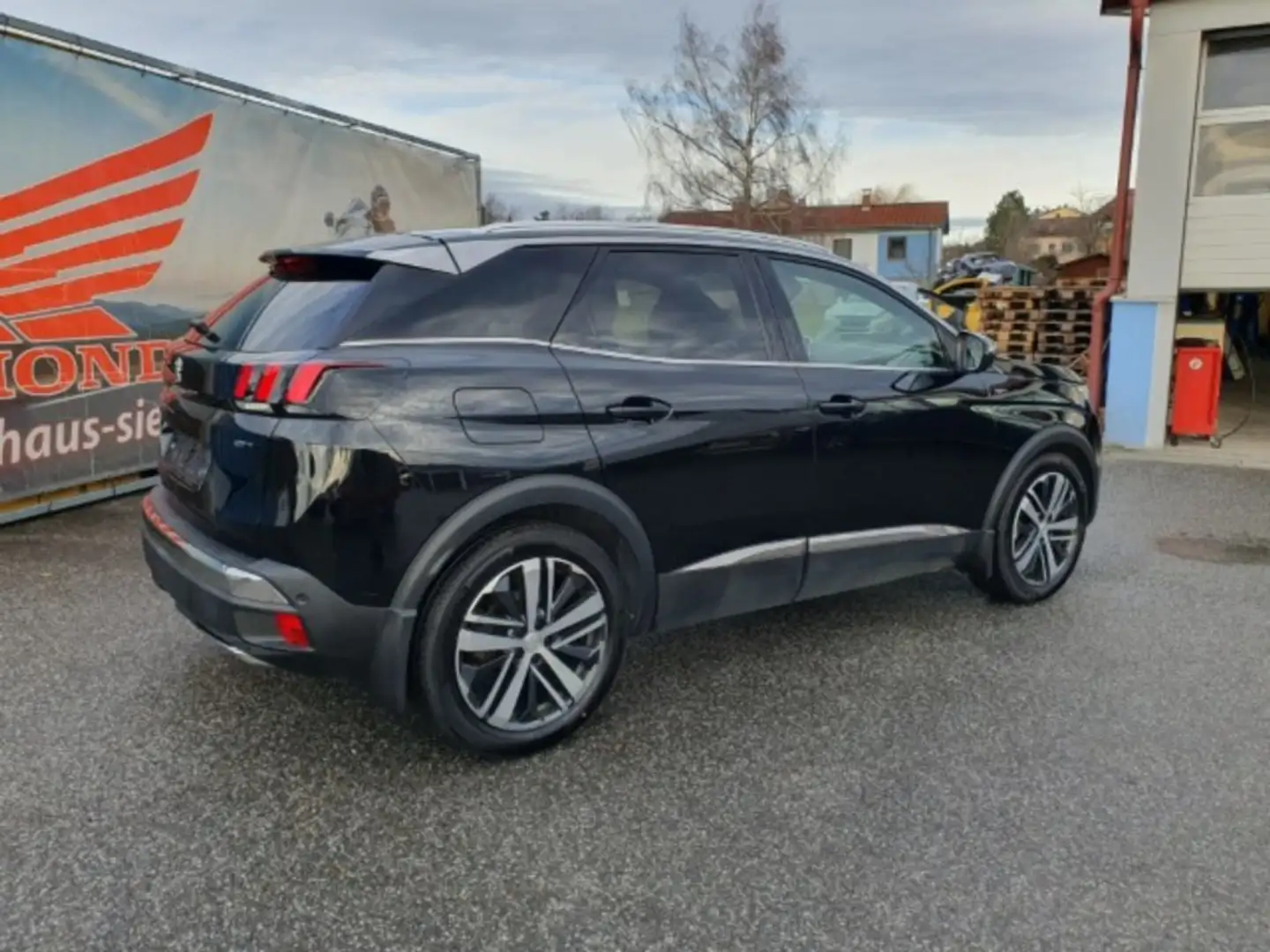 Peugeot 3008 GT BHDI180 EAT6 Schwarz - 2