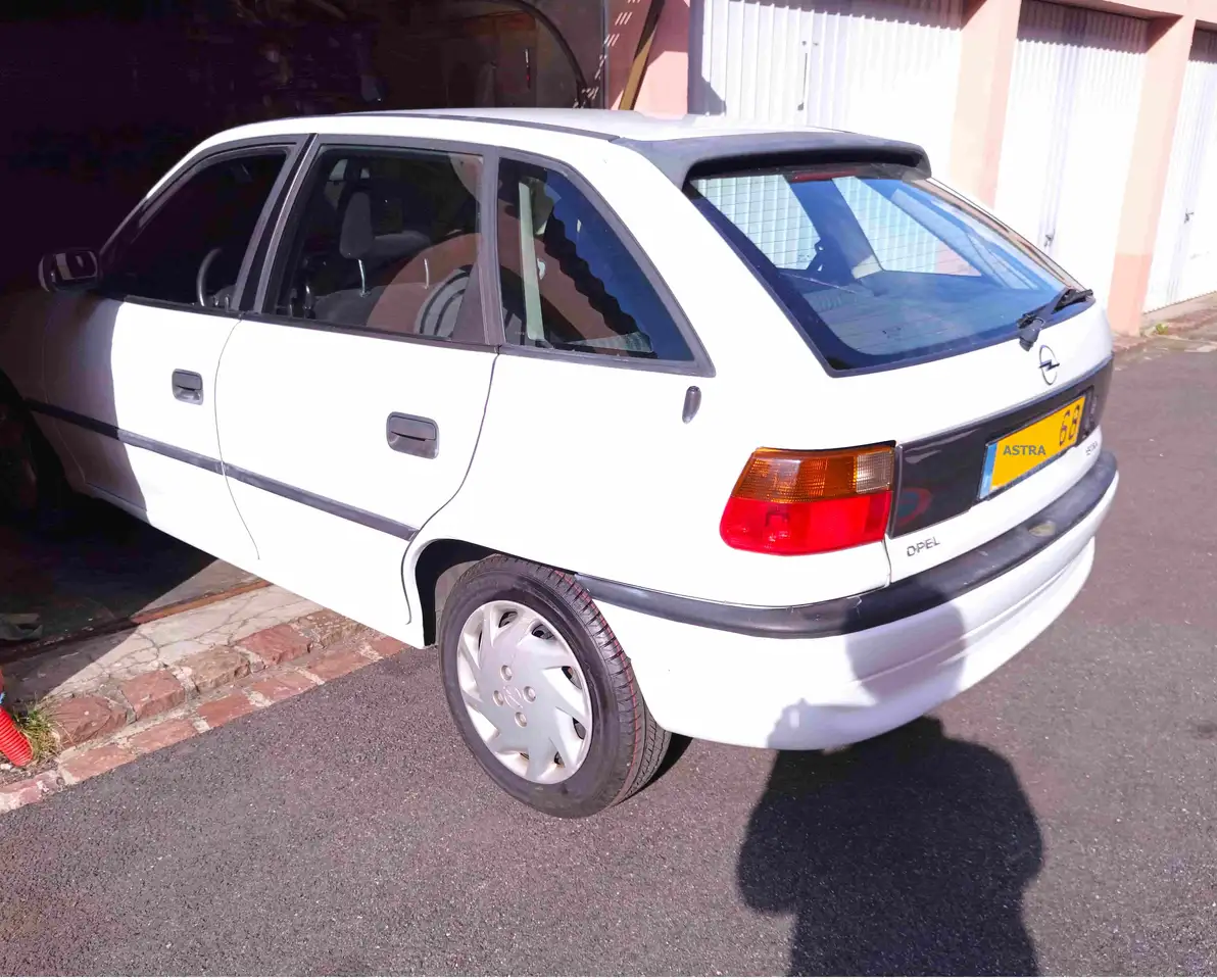 Opel Astra 1.4i GL, foto 2