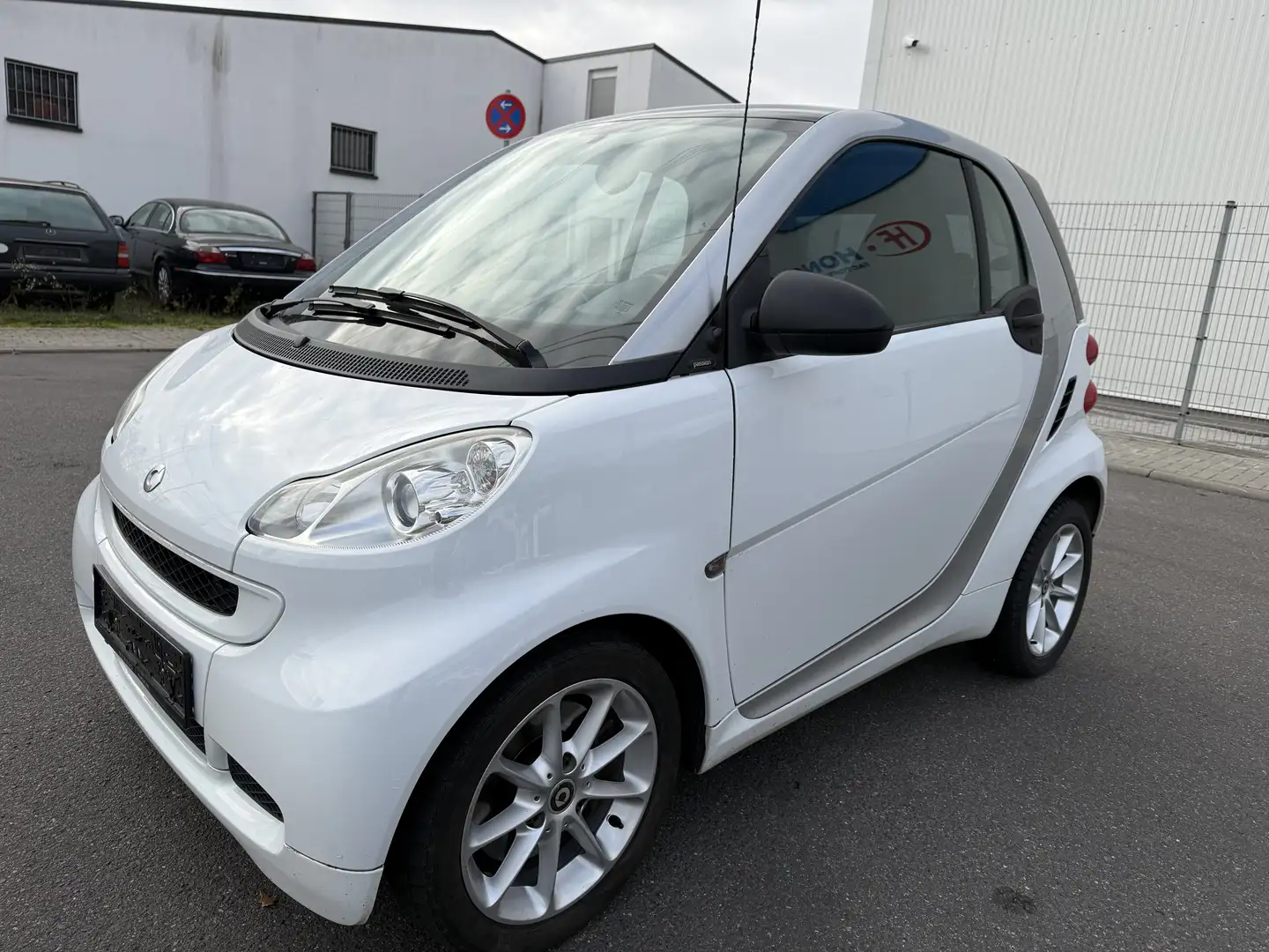 smart forTwo CDI 33 kW (451.300) Tüv 01/2027 Grau - 1