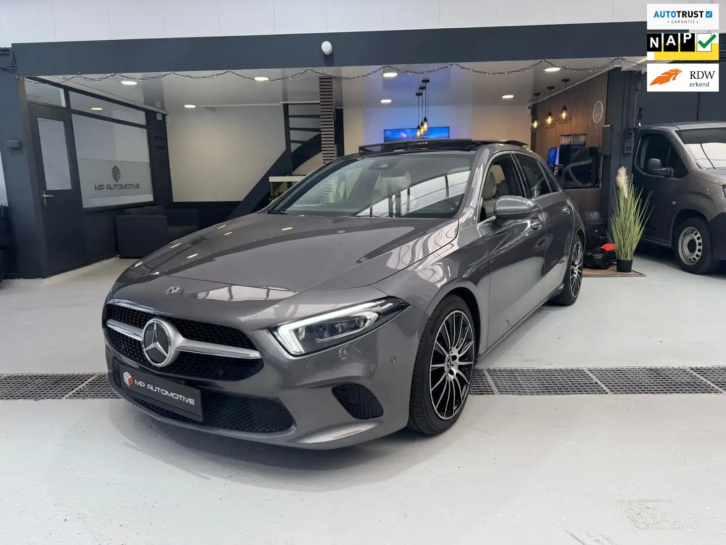 Mercedes-Benz A 200 Business Solution AMG|Pano|Memory|Burmester|Sfeer| Grau - 1