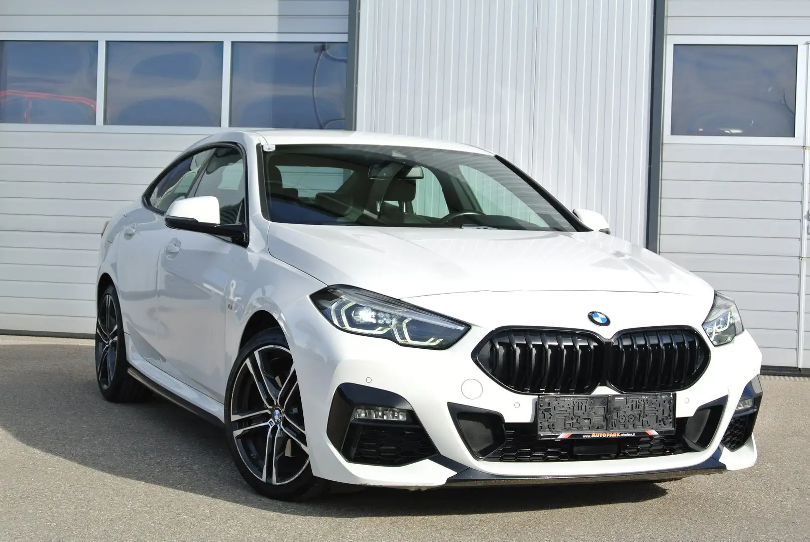 BMW 218 218 d  Aut. * M-Paket * LED-SW ** LEDER * NAVI Weiß - 1