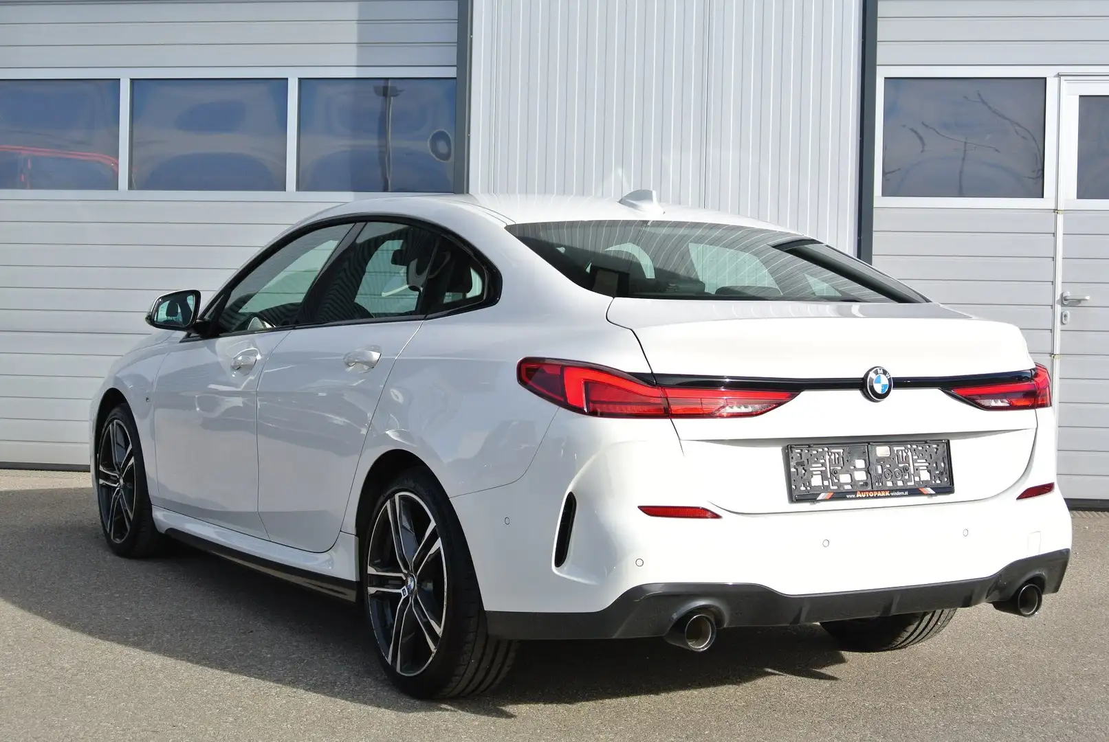 BMW 218 218 d  Aut. * M-Paket * LED-SW ** LEDER * NAVI Weiß - 2