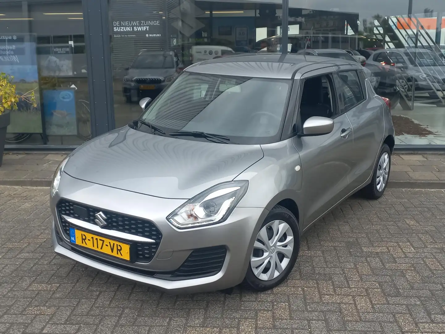 Suzuki Swift 1.2 Comfort Smart Hybrid Cruise control/All-season Grijs - 2