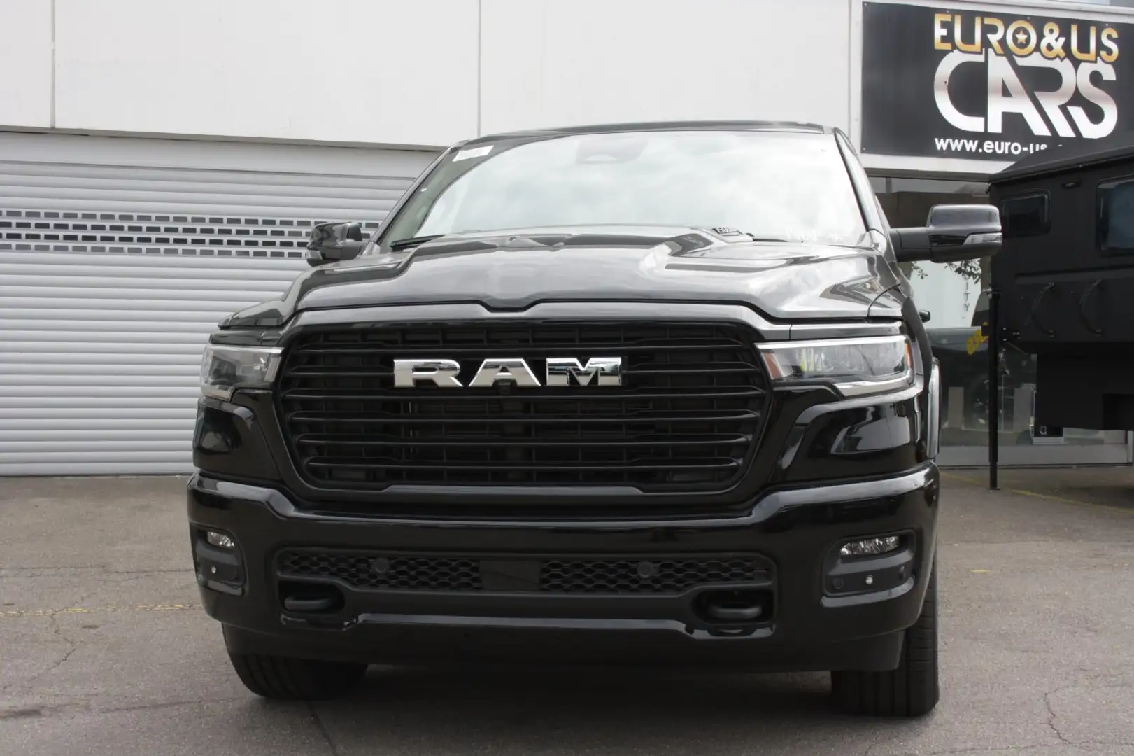 Dodge RAM 1500 Crew Laramie Sport 3,0 Hurricane 2025 12 Zoll Schwarz - 1