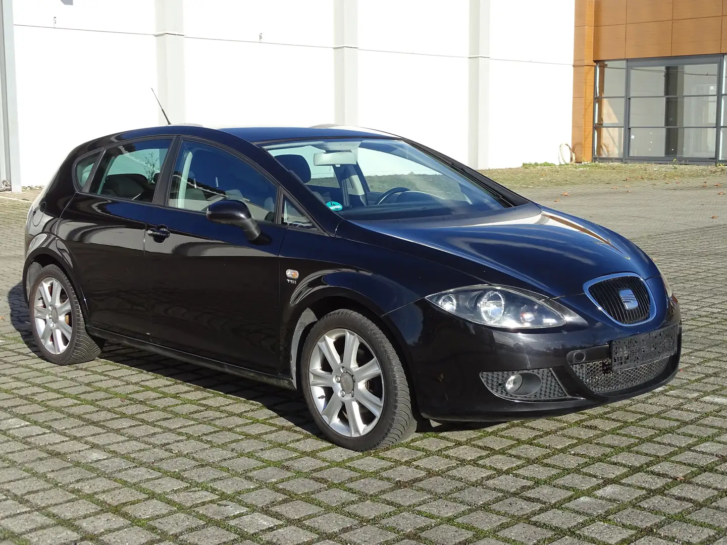 SEAT Leon Style*TÜV NEU*EFH*ALU*6.GANG* Schwarz - 1