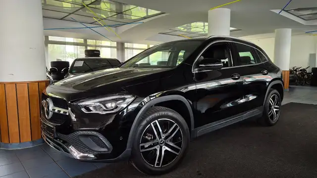 Mercedes-Benz GLA 250 e/ACC/AHK/Business/LED/RFK/Spur/Standh
