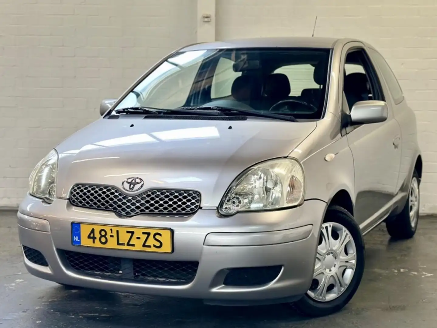 Toyota Yaris 1.3 VVT-i Sol |Stuurbkr |Nieuwe APK |Lage KM |NAP Szary - 1