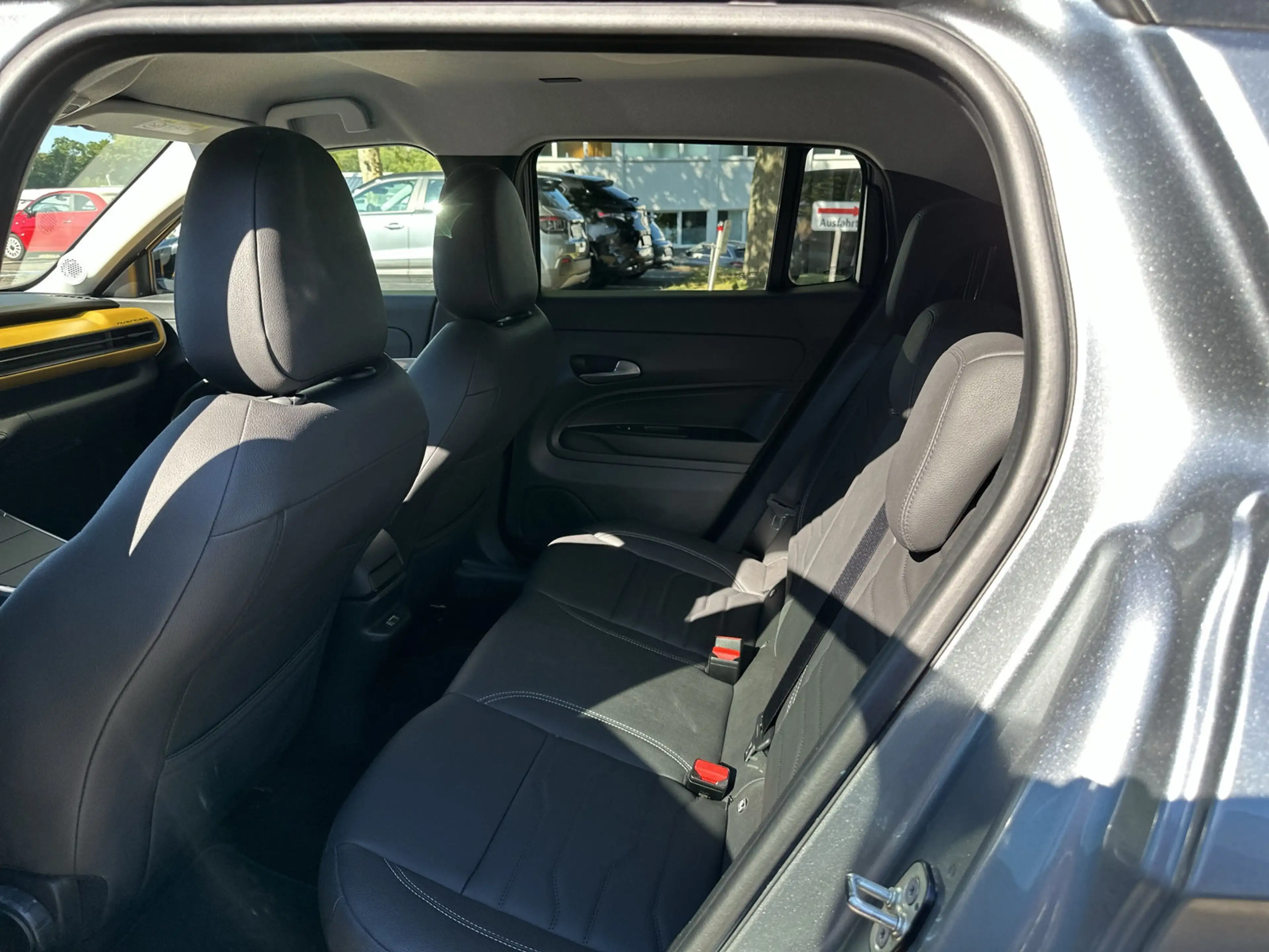 Jeep Avenger Summit — photo 7