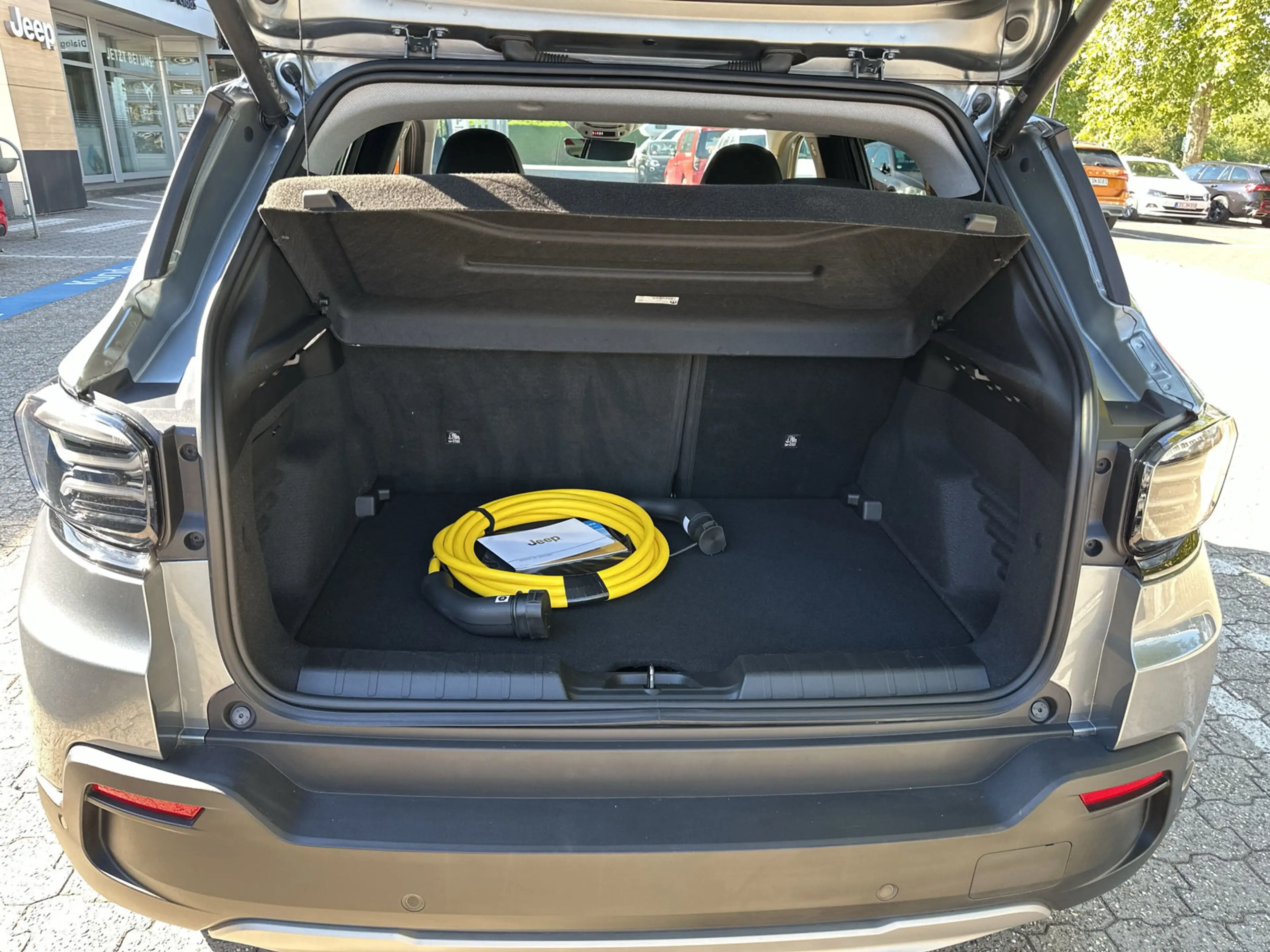 Jeep Avenger Summit — photo 8