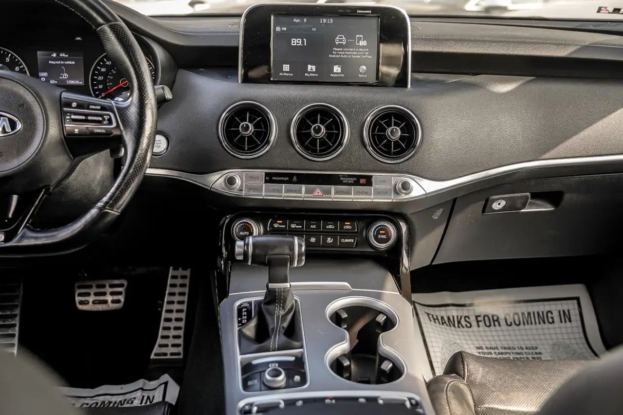 Kia Stinger снимка Kia Stinger
