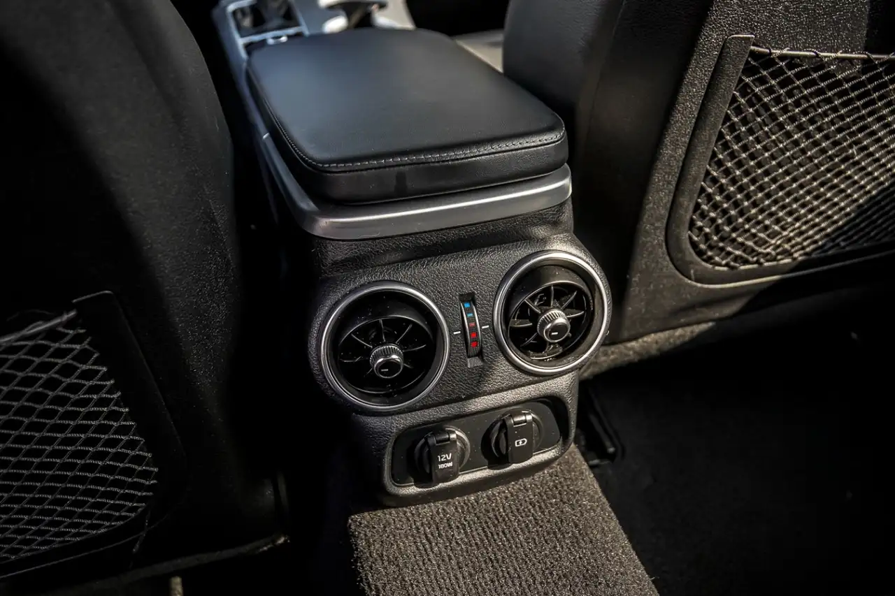 Kia Stinger снимка Kia Stinger