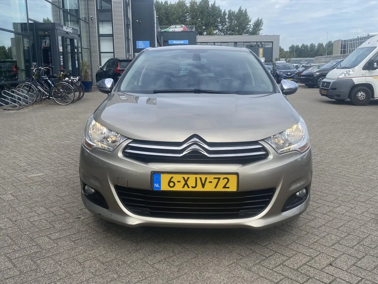 Citroen C4 1.2 e-THP 131pk Exclusive | Trekhaak | Navi Beige - 2