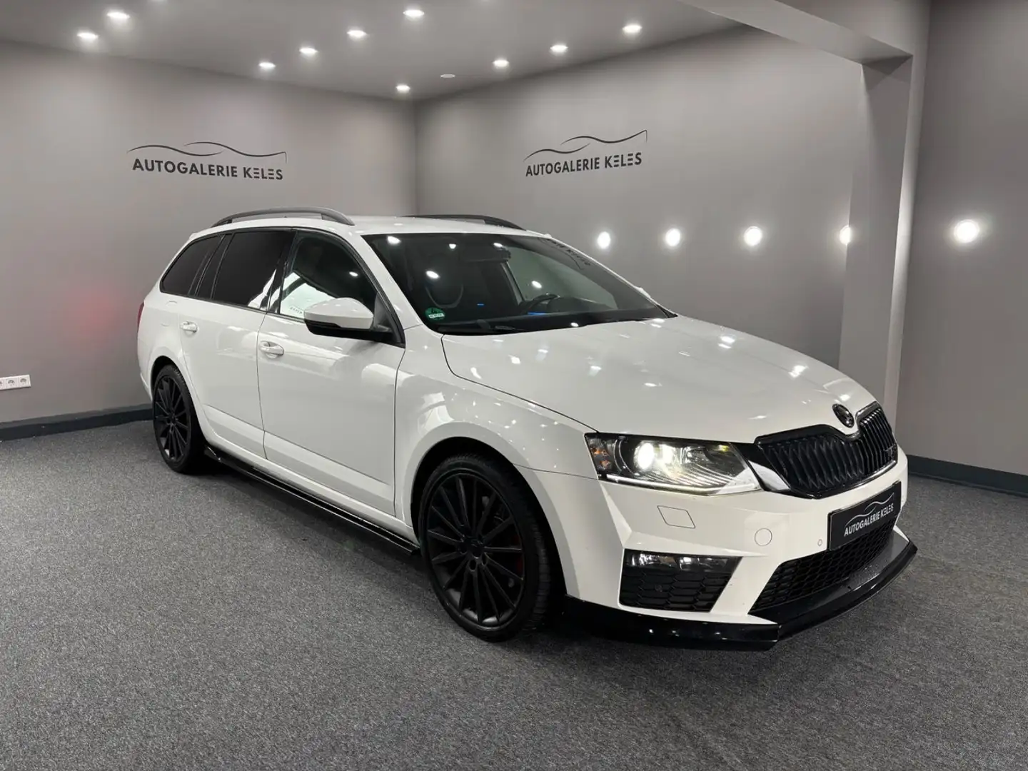 Skoda Octavia Combi RS Autom. STERNHIMM*SCHALENS*XEN* Weiß - 1