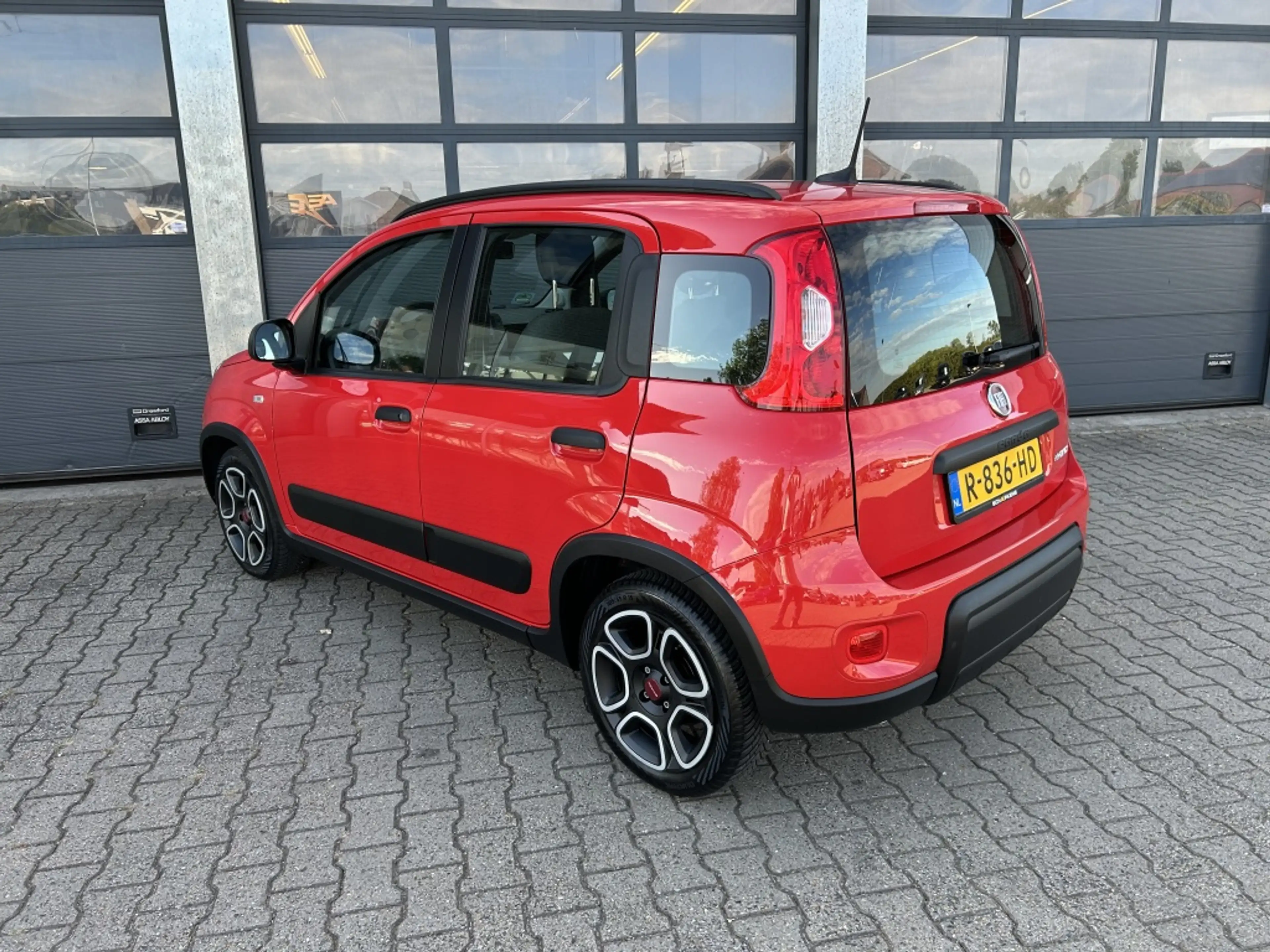 Fiat Panda 1.0 70pk Hybrid City Life — photo 3