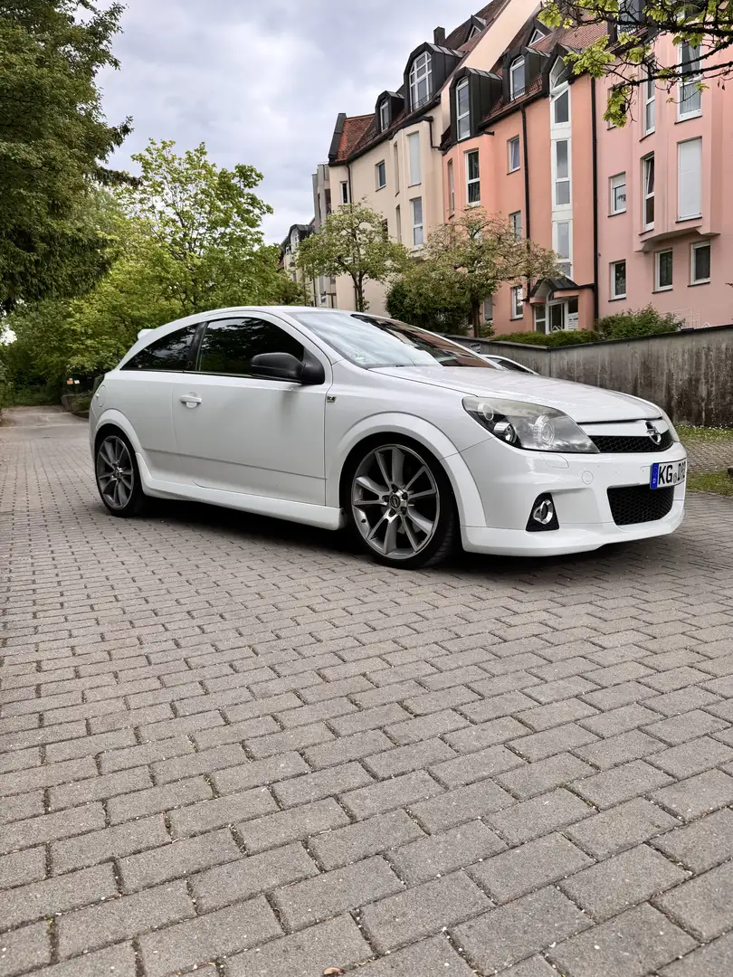 Opel Astra OPC Nürburgring Edition - 2