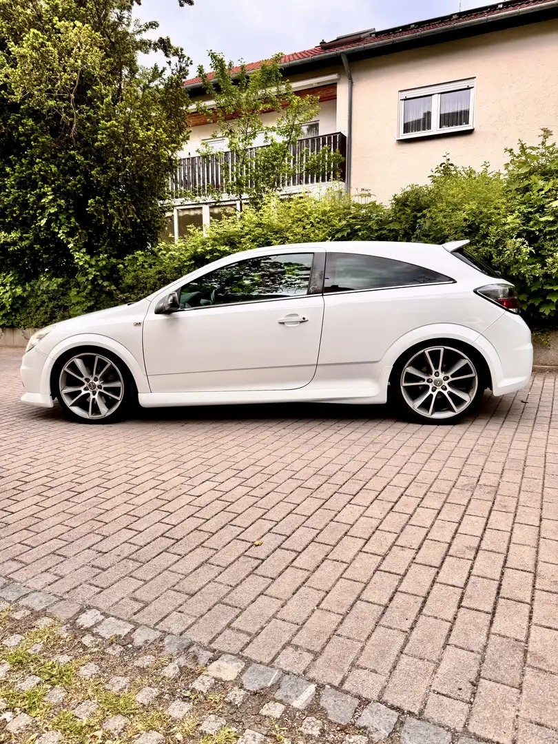 Opel Astra OPC Nürburgring Edition - 1