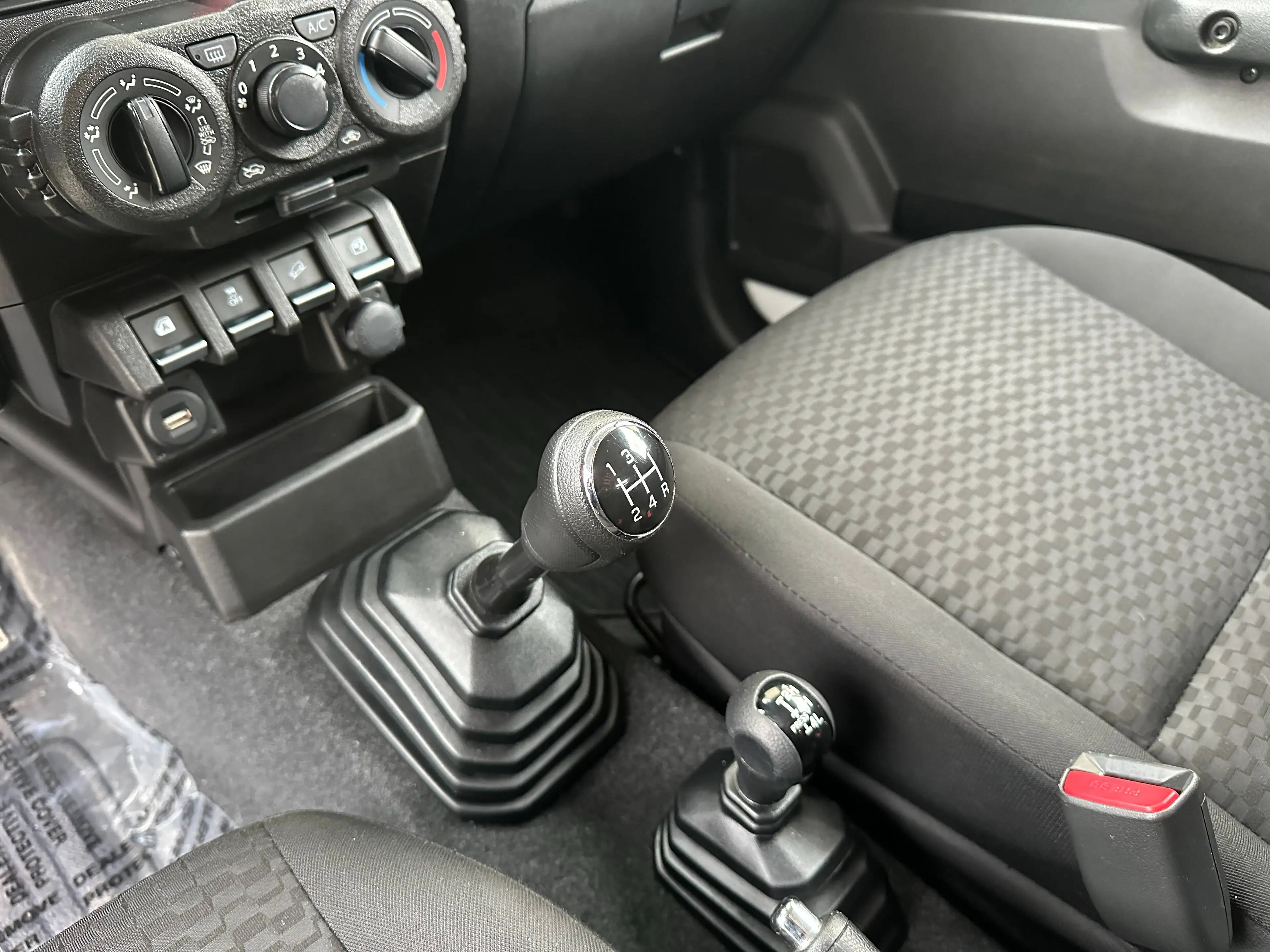 Suzuki Jimny 1.5 Euro 6d Airco Zetelverwarming Trekhaak — photo 8